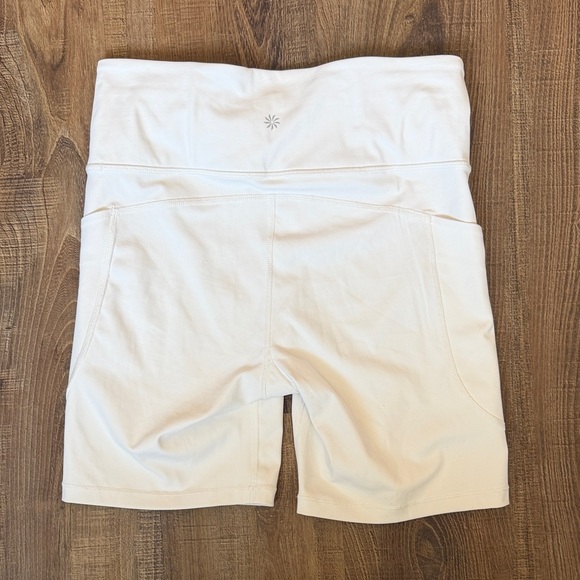 Athleta Ultimate Stash ll 7” Women's Cream Bike Shorts Size Medium - Picture 2 of 4